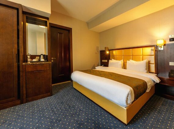 Kmm Hotel or similar